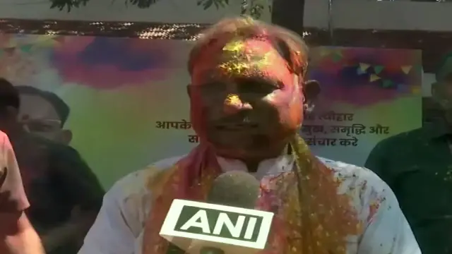 सीएम साय ने पुलिस जवानों संग खेली होली