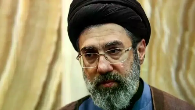 नए सुप्रीम लीडर मुजतबा पूरी तरह स्वस्थ, ब्रिटिश अखबारों में दावा- कोमा में है, एक पैर काटा गया