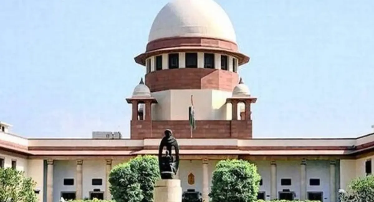 सुप्रीम कोर्ट ने खारिज की अधिकारियों के तबादले की याचिका, BJP का आरोप- ममता जानबूझकर अरबी संस्कृति को बढ़ावा दे रही