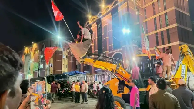 समर्थकों ने लहराया भाजपा का झंडा, महुआ मोइत्रा बोलीं परिवर्तन का असली रूप सामने आया...