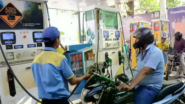आम आदमी को महंगाई का झटका, देशभर में महंगा हुआ पेट्रोल- डीजल, दिल्ली में 3-3 रुपए प्रति लीटर बढ़े दाम