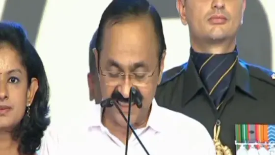 21 मंत्री भी ले रहे शपथ, कैबिनेट में 14 नए चेहरे, खरगे बोले- जनता ने 10 साल के लेफ्ट शासन को नकारा