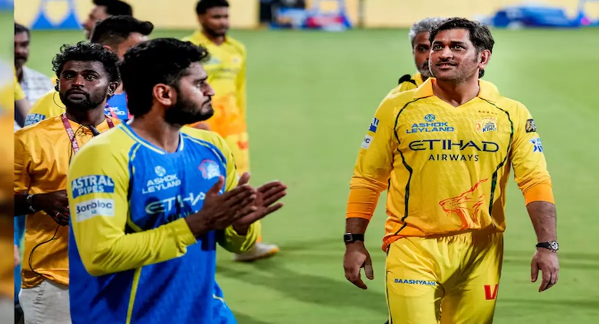 सीजन में पहली बार नजर आए धोनी, CSK के साथ फोटोशूट कराया, फैंस के चेहरों पर दिखी खुशी