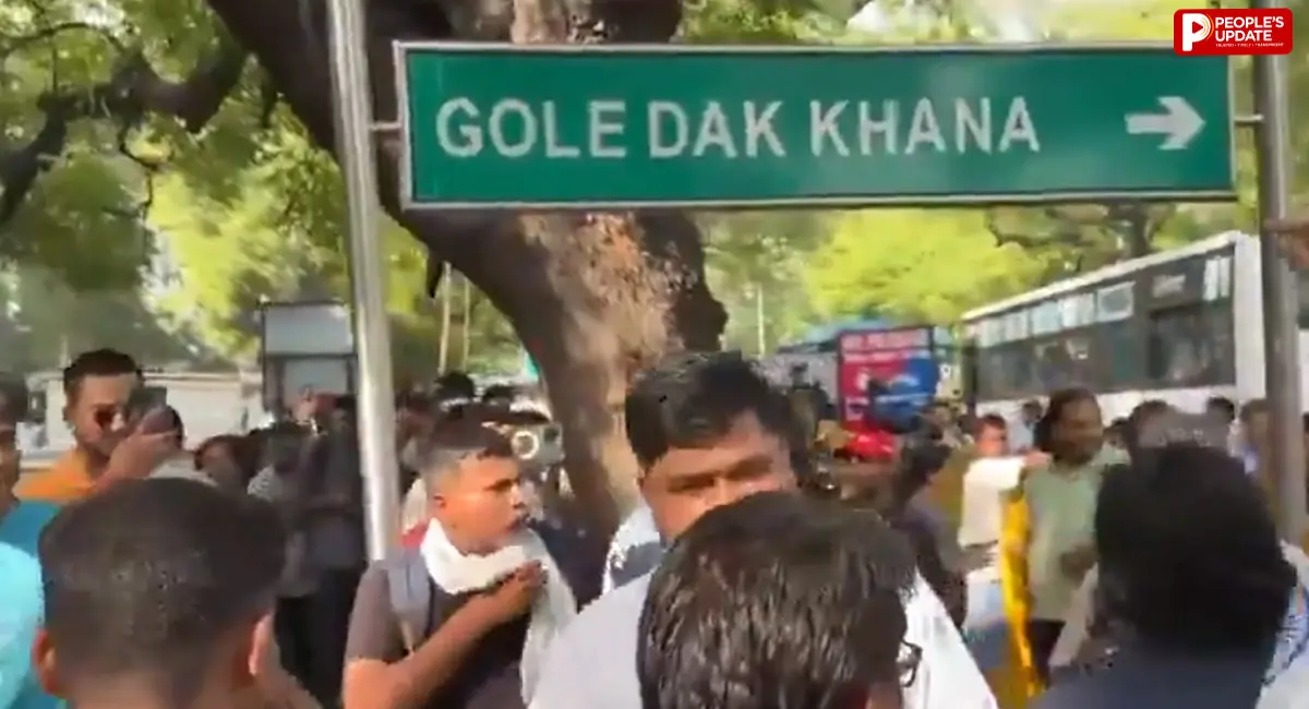 दिल्ली: जंतर-मंतर पर 'कॉकरोच जनता पार्टी' का बड़ा प्रदर्शन, संस्थापक अभिजीत दीपके के नेतृत्व में उमड़ी भीड़