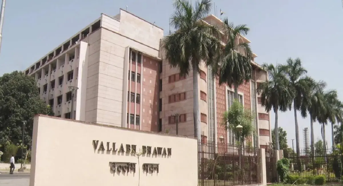 मंत्रालय में अफसरों से मिलना हुआ कठिन, लोगों को कराया जाता है घंटों इंतजार