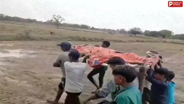 गांव में एंबुलेंस नहीं पहुंची तो खटिया पर ले गए ग्राणीम, आदिवासी महिला की दर्दनाक मौत