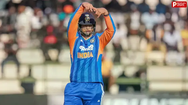फिफ्टी के बाद दोनों हाथों से A का साइन दिखाया, प्रिंस यादव को लगातार 2 गेंदों पर विकेट