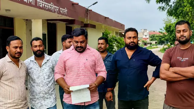 बोलेरो से कुचलने की कोशिश, थाने पहुंचकर की शिकायत