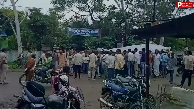 सामुदायिक स्वास्थ्य केंद्र में युवक की मौत के बाद हंगामा, परिजनों ने शव रखकर किया चक्काजाम