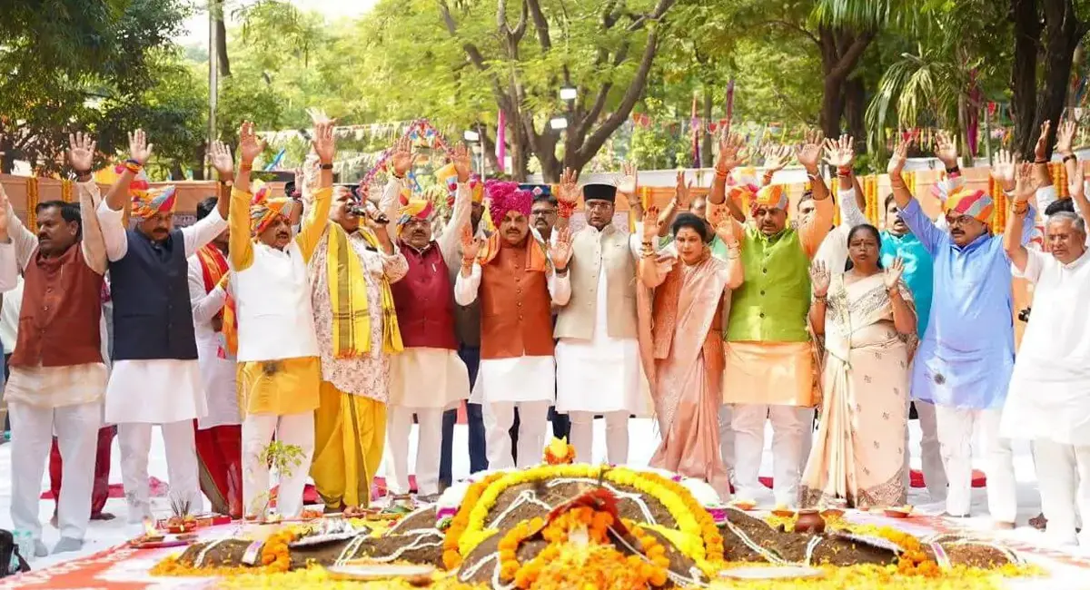 सीएम डॉ. मोहन यादव ने की 'गोवर्धन पूजा', कहा- दूध उत्पादन में नंबर 1 होगा मध्यप्रदेश