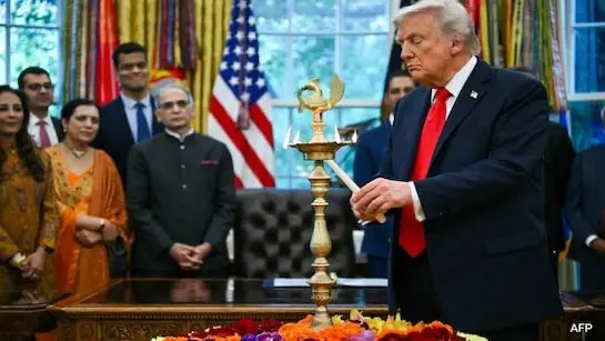 राष्ट्रपति ट्रंप ने व्हाइट हाउस में जलाए दीये, पीएम मोदी को बताया अच्छा दोस्त, भारत द्वारा रूस से कम तेल खरीदने का किया दावा