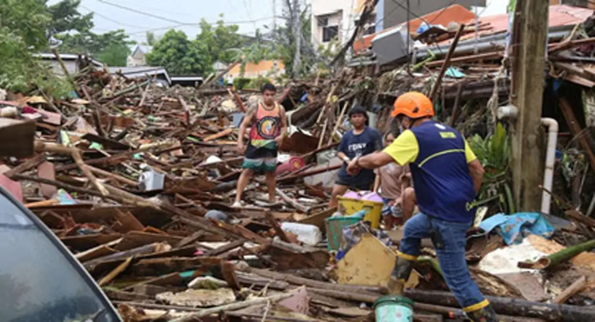  ‘कलमागी’ तूफान से 52 लोगों की मौत, रेस्क्यू कर रहा हेलीकॉप्टर क्रैश, राज्य में आपदा घोषित 
