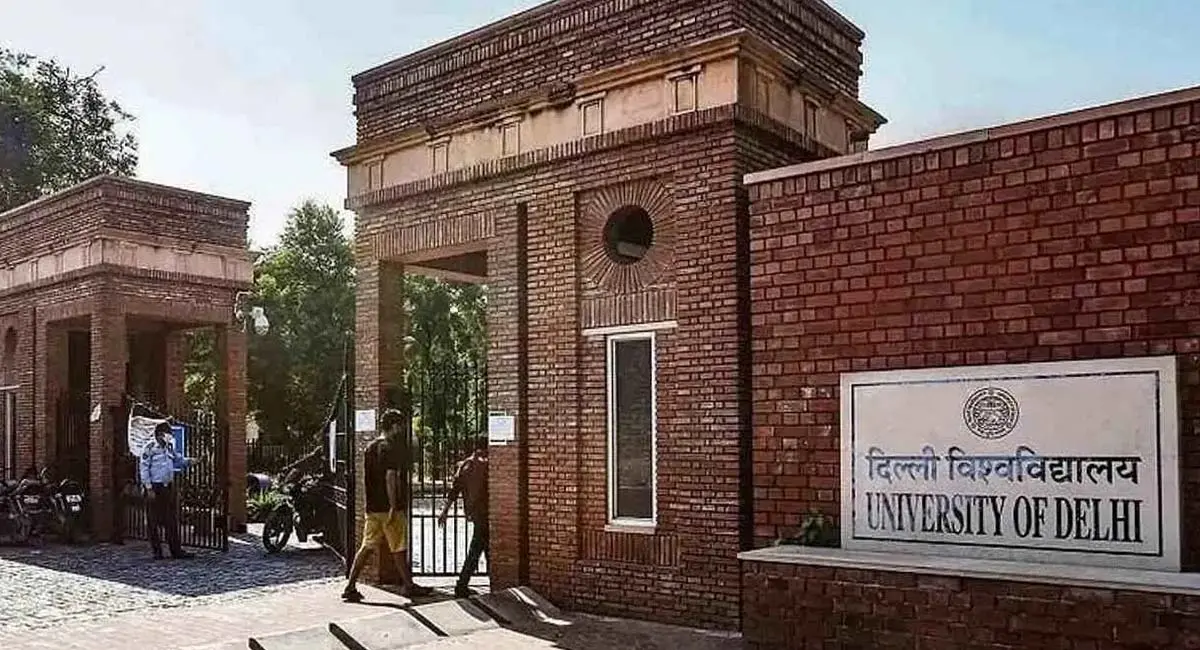 दिल्ली के दो प्रमुख कॉलेजों को मिली बम से उड़ाने की धमकी, पुलिस ने खंगाले कैंपस, ईमेल की जांच जारी