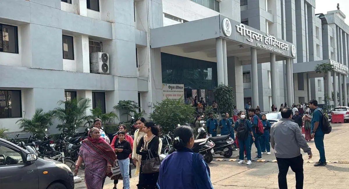 स्टाफ और छात्रों को सुरक्षित बाहर निकाला गया।