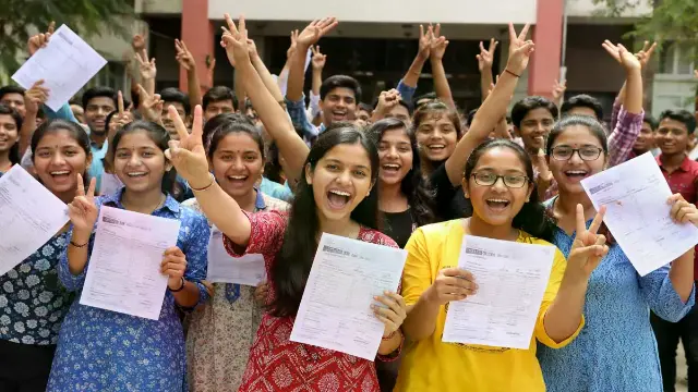 टायर दुकानदार की बेटी बनी बिहार टॉपर, 492 अंक से रचा इतिहास