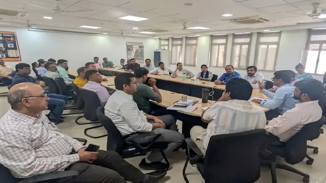 मेडिकल टीचर्स ने किया पेन डाउन आंदोलन, भर्ती प्रक्रिया पर जमकर विरोध