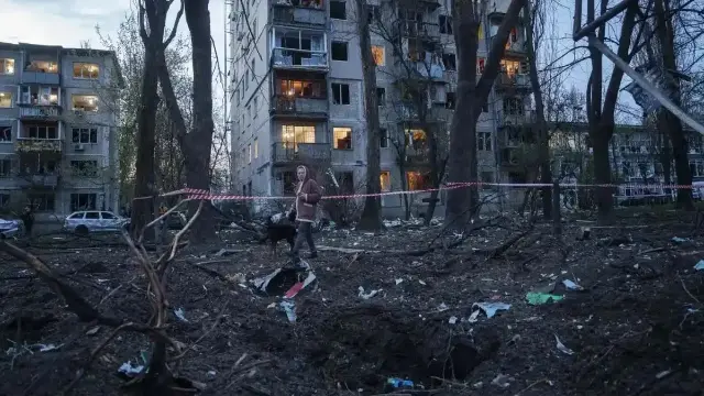 रूस का अब तक का सबसे बड़ा हवाई हमला, 700 ड्रोन और दर्जनों मिसाइलें दागीं