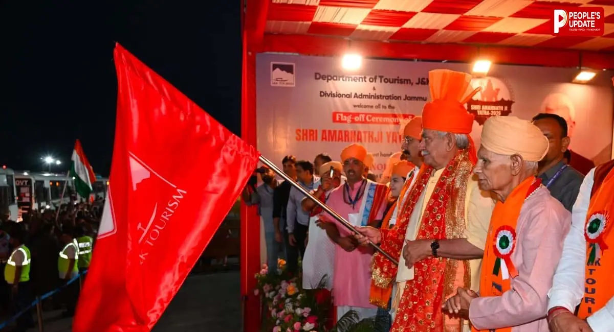 जम्मू से रवाना हुआ पहला जत्था, उपराज्यपाल मनोज सिन्हा ने दिखाई हरी झंडी
