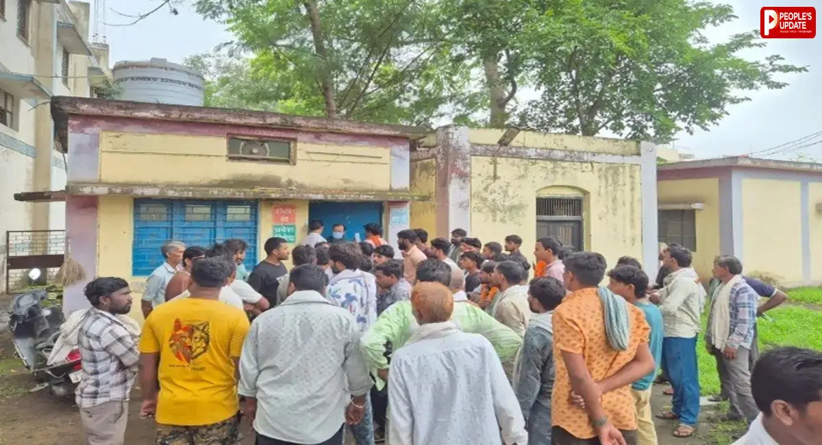 महिला के शव पर मिली चींटियां, सिविल सर्जन ने जिम्मेदार कर्मचारी हटाया