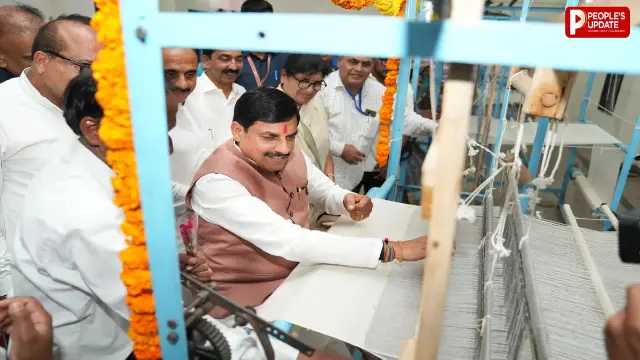 CM डॉ. मोहन यादव ने किया ‘हैंडलूम सेंटर ऑफ एक्सीलेंस’ का शुभारंभ, महिलाओं को मिलेगा प्रशिक्षण, घर बैठे कमाई का मिलेगा मौका