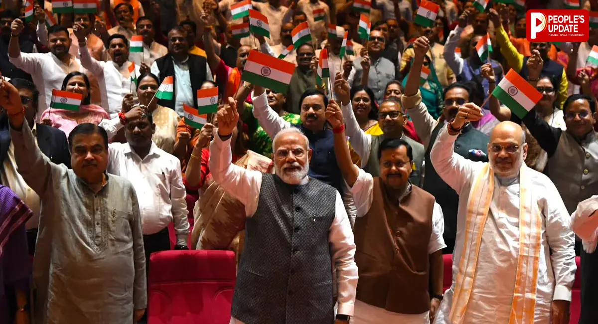 मंगल मिलन बैठक में दिखा देशभक्ति का रंग! PM मोदी के साथ NDA सांसदों ने लहराया तिरंगा,एक सुर में गूंजा ‘वंदे मातरम्’