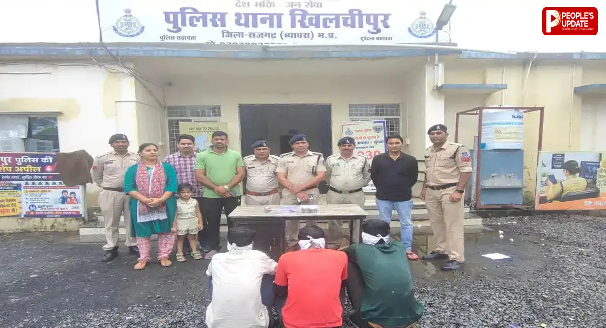 लूट के 3 आरोपियों का बाजार में जुलूस, हथकड़ी पहनाकर कोर्ट ले गई पुलिस; 2.79 लाख कैश और जेवर बरामद