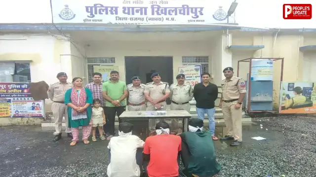 लूट के 3 आरोपियों का बाजार में जुलूस, हथकड़ी पहनाकर कोर्ट ले गई पुलिस; 2.79 लाख कैश और जेवर बरामद