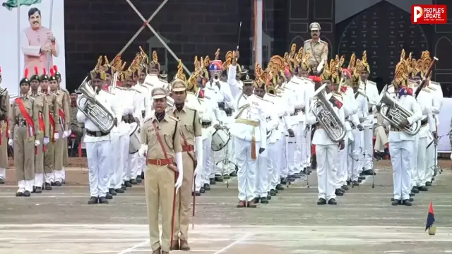 वंदे मातरम् और राष्ट्रगान के बाद गूंजी कदमताल, CM डॉ. मोहन यादव ने ली परेड की सलामी