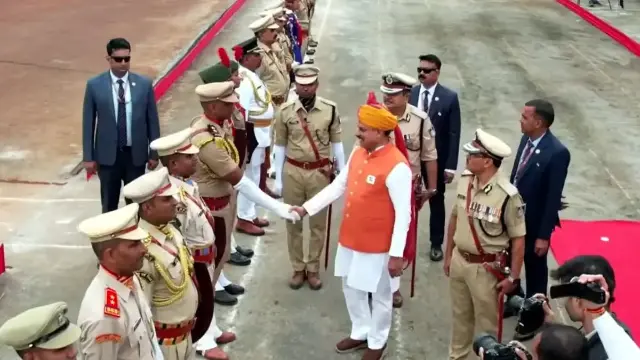 वंदे मातरम् और राष्ट्रगान के साथ स्वतंत्रता दिवस समारोह संपन्न, जवानों से मिले CM डॉ. मोहन यादव