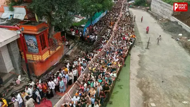 नागचंद्रेश्वर मंदिर के पास बैरिकेडिंग में फंसे श्रद्धालु, 13 घायल और एक की हालत नाजुक