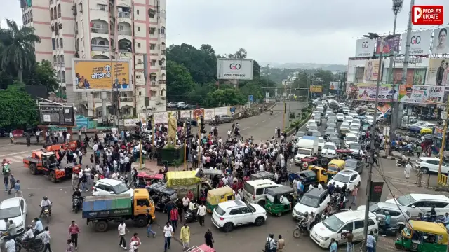 नगर निगम की कार्रवाई से भड़के व्यापारी, रोशनपुरा चौराहे पर किया चक्काजाम, सड़क पर उतरकर जताया विरोध