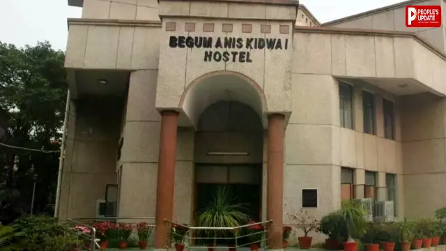 जामिया गर्ल्स हॉस्टल के खाने में निकले कीड़े और इल्लियां? आधी रात सड़क पर उतर गईं छात्राएं, प्रशासन के खिलाफ मोर्चा