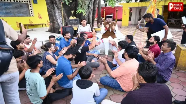 मंदिरों को रोशन करने निकले युवा, मंत्री विश्वास सारंग ने भी उठाई झाड़ू, पूरा हुआ सेवा का 96वां अध्याय