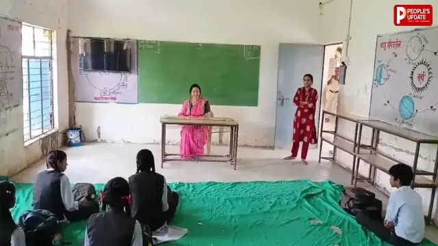 स्कूल में अचानक पहुंचीं SDM, बच्चों को पढ़ाने लगीं खुद! टेकापार में औचक निरीक्षण
